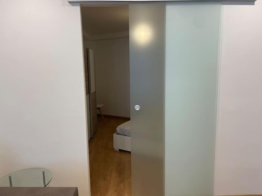 Appartamento Con Piscina E Sauna Bissone Exteriér fotografie